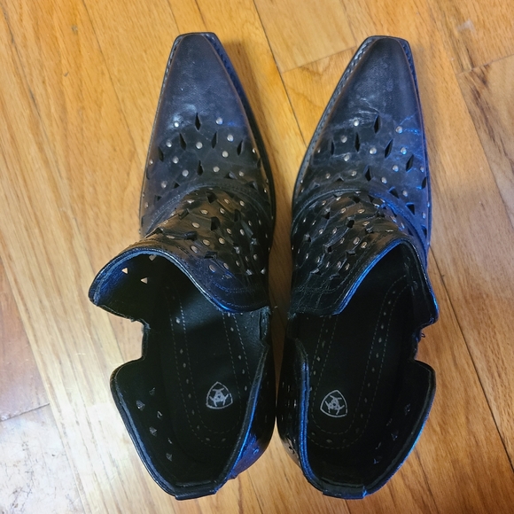 Ariat short black booties Women's 7.5B - Picture 2 of 12